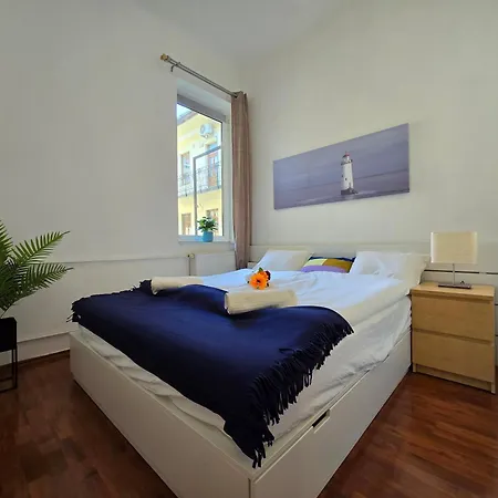 Apartment Rakoczi Ter Downtown Near 4-6 Tram