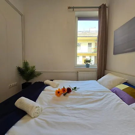 Rakoczi Ter Downtown Near 4-6 Tram Apartment Budapest