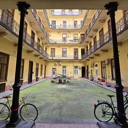 Rakoczi Ter Downtown Near 4-6 Tram Apartment *