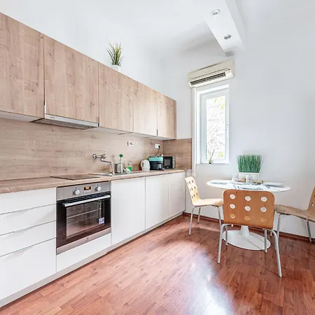 Rakoczi Ter Cozy Peaceful Ac, Metro 布达佩斯