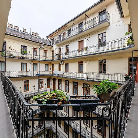 Rakoczi Ter Cozy Peaceful Ac, Metro 布达佩斯