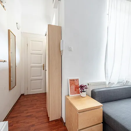 Rakoczi Ter Cozy Peaceful Ac, Metro 公寓 *