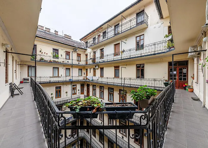 Rákóczi Tér Cozy Peaceful Ac, Metro Budapesta