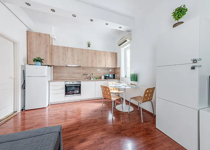 Rákóczi Tér Cozy Peaceful Ac, Metro *