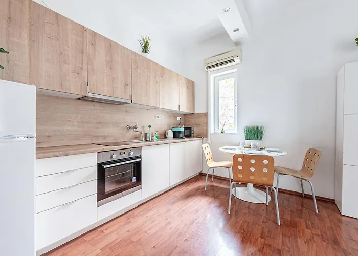 Rakoczi Ter Cozy Peaceful Ac, Metro 布达佩斯